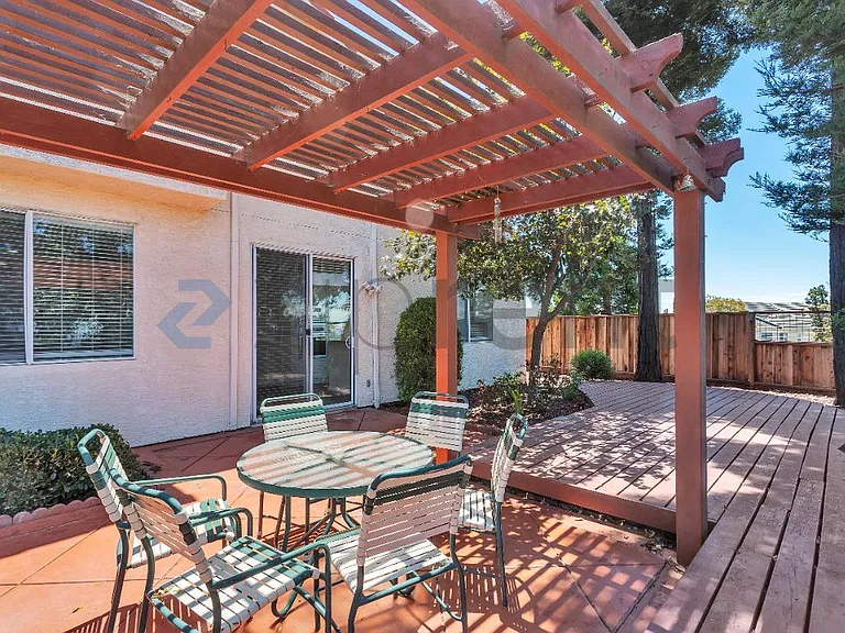 1001 Sandhurst Dr — Photo 38
