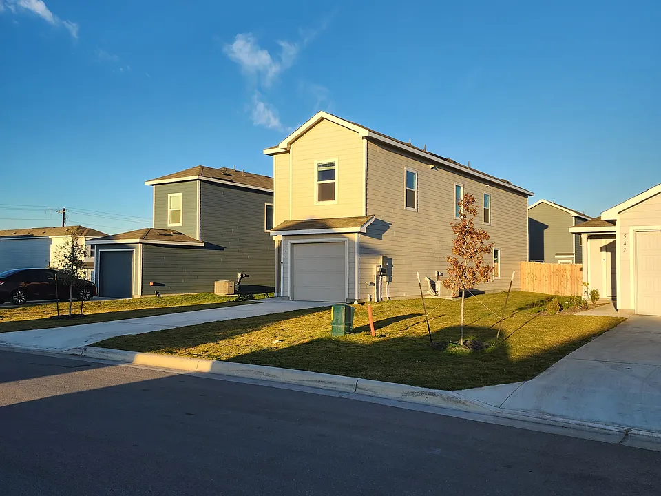 543 Commander Abbott Dr