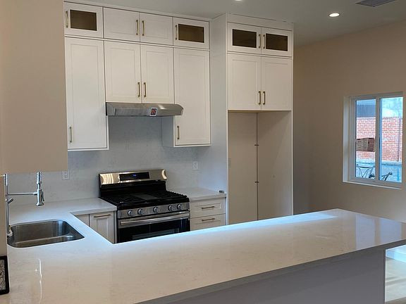 4th image of 837 E Providencia Ave