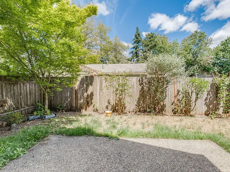 15979 SW Roth Dr — Photo 14