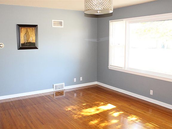 3rd image of 24 Harvest Ln