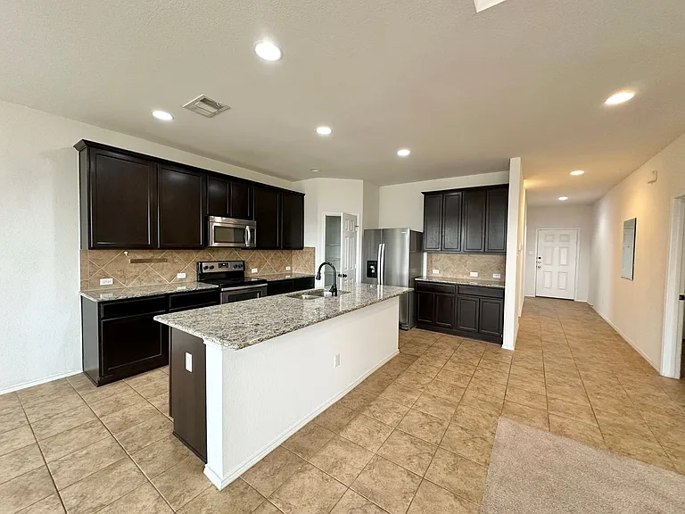 5304 Capricorn Loop — Photo 9