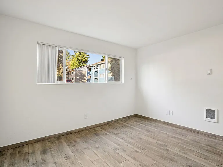 Images Springcreek Apartments — Photo 9