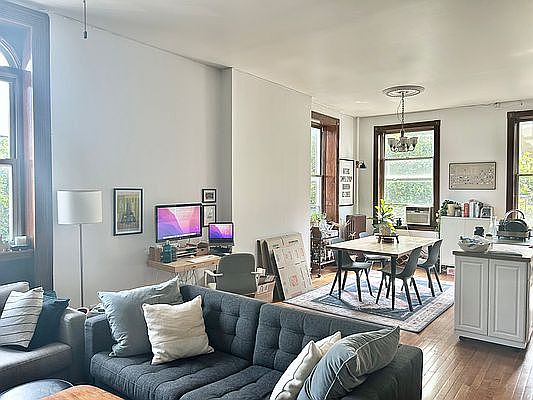 1st image of 553 Henry St APT 3