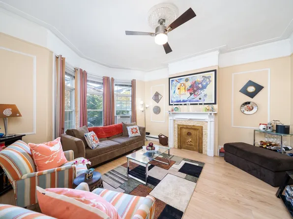 209 Dodd St, Weehawken, NJ 07086