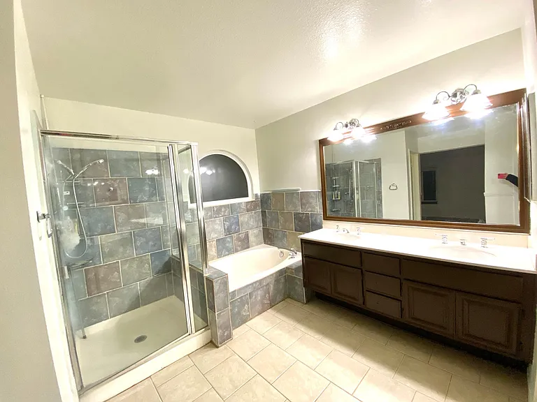 12900 Pan Am Blvd — Photo 16