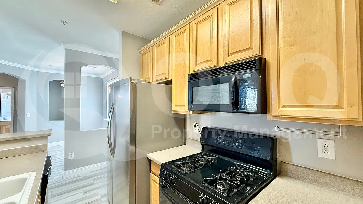2 bed, 2.0 bath, 1268 sqft, $2,249 — Photo 2