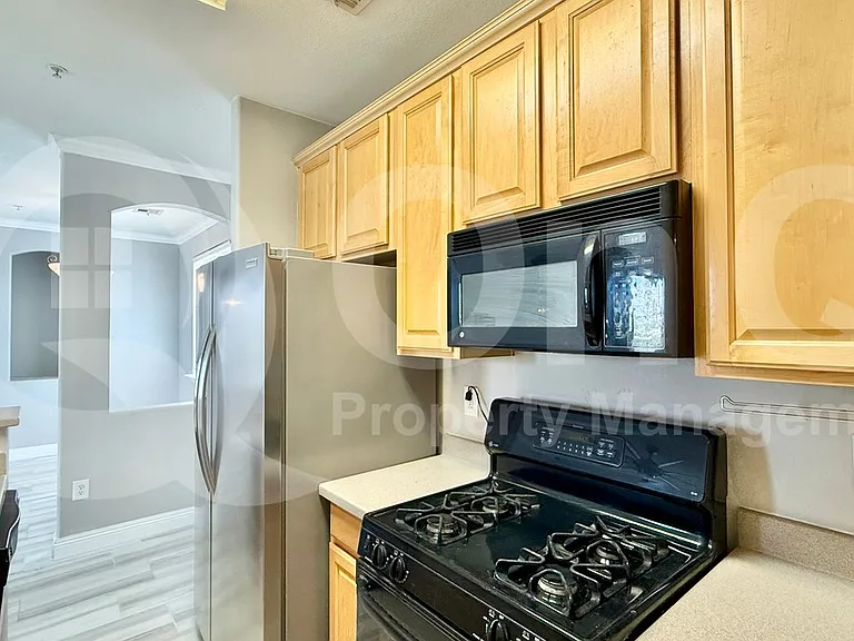 2992 N Miller Rd #215B — Photo 2