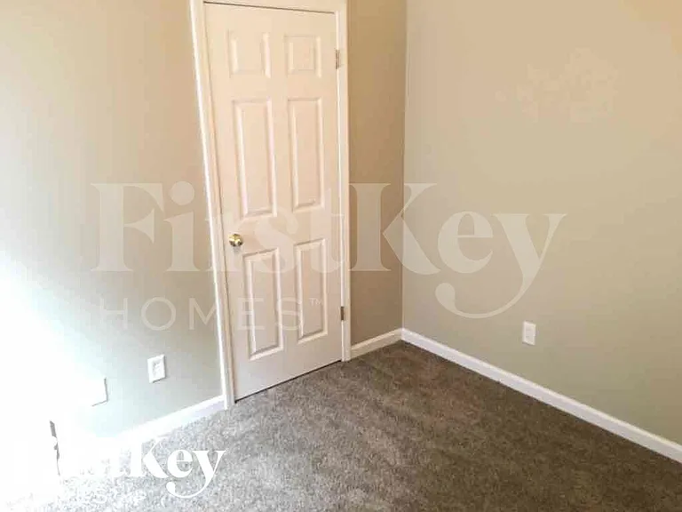 865 Abbey Grove Ln — Photo 17