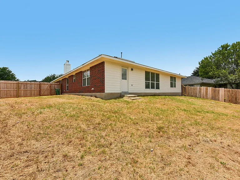 11809 Dunfries Ln — Photo 32