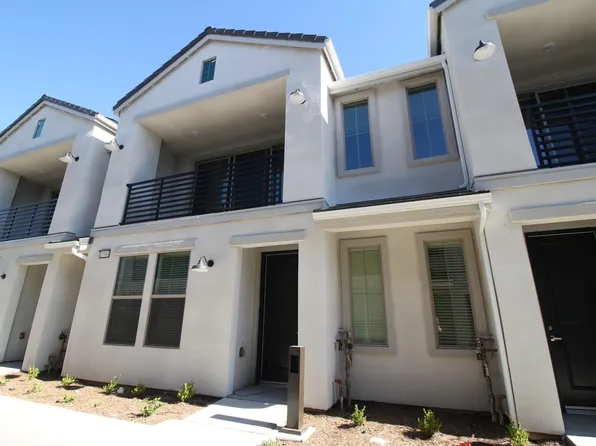 10986 N Honeysuckle Dr, Fresno, CA 93730