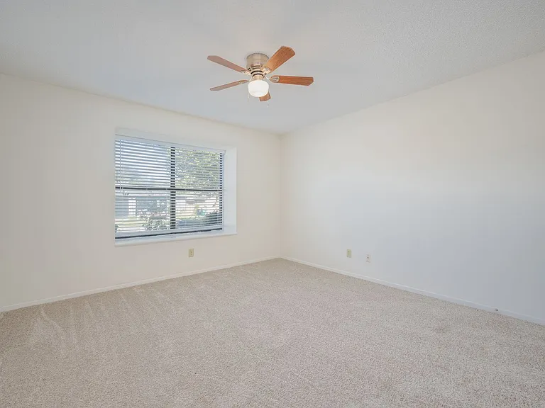 329 Casie Ct — Photo 7