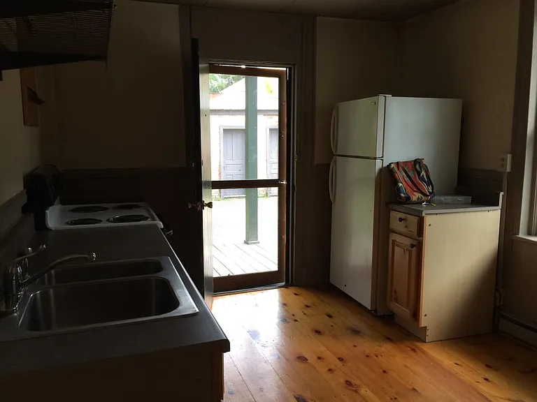 106 E 4th St #3 — Photo 3