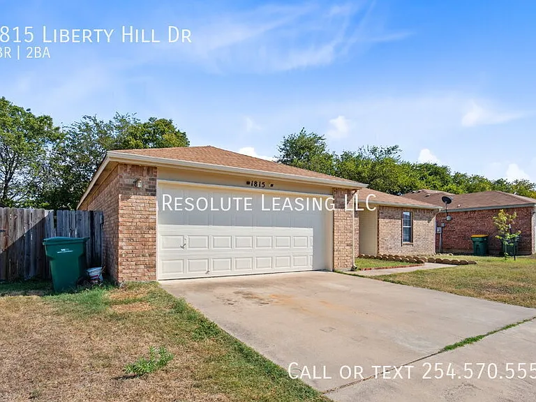 1815 Liberty Hill Dr — Photo 2
