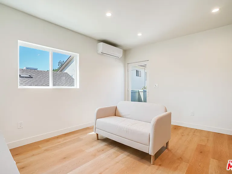 1780 Midvale Ave — Photo 11