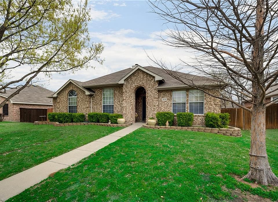 1st image of 1819 Lake Travis Dr