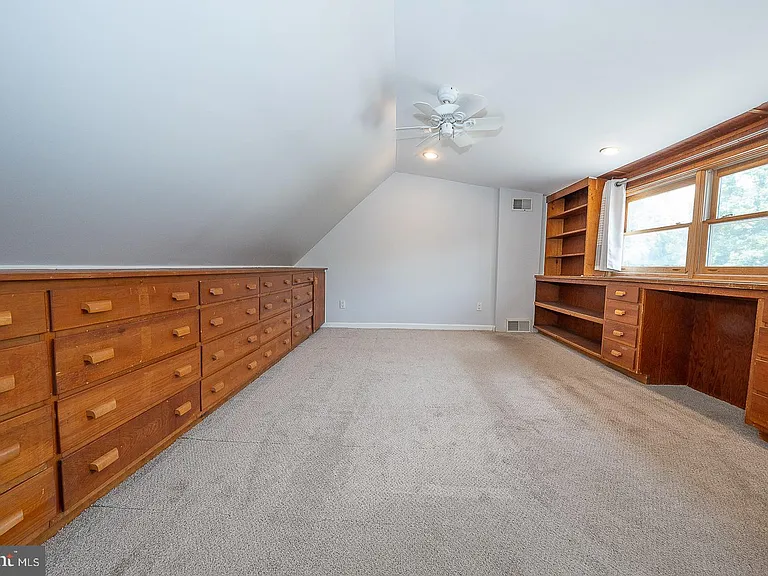 353 S Old Middletown Rd — Photo 29