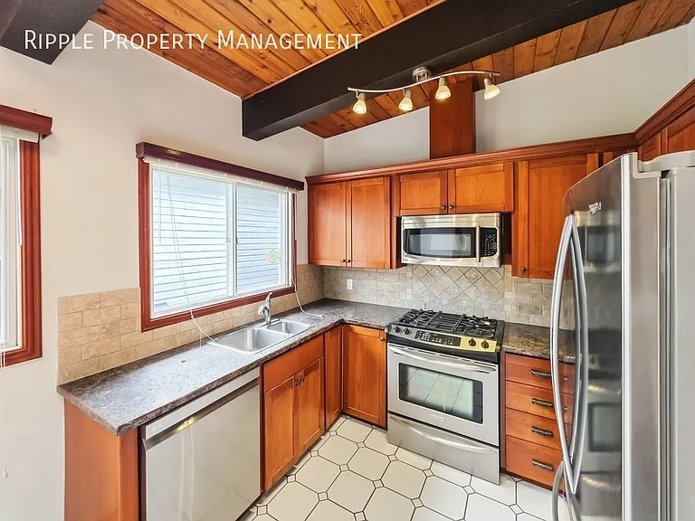 612 56th Ave SW #UPPER — Photo 8