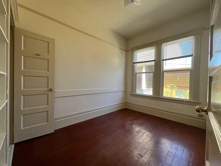 29 Hodges Aly — Photo 3