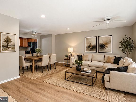 5th image of 37 Dunmoor Ct S