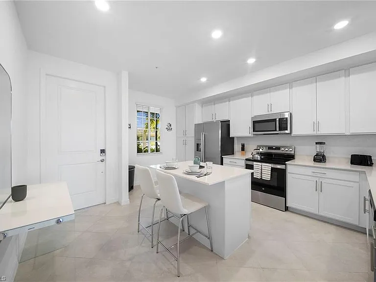 15285 Green Acres Ave #414 — Photo 9