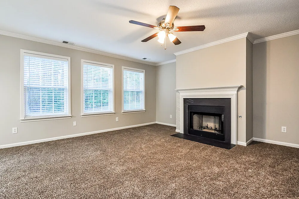 4 bed, 2.5 bath, 2256 sqft, $2,275 — Photo 3