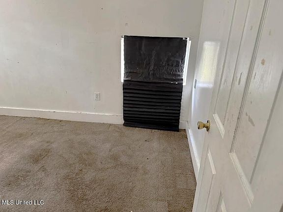 5th image of 135 Autumn Dr