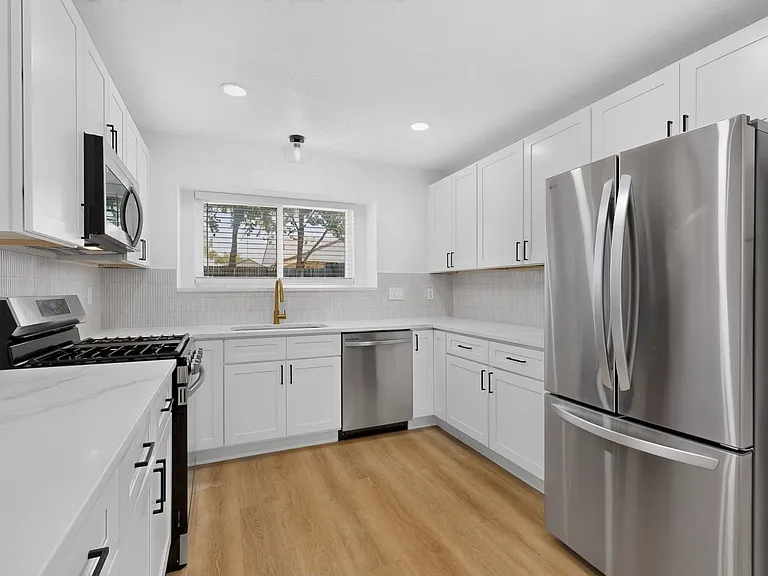 1313 Homestead St — Photo 42
