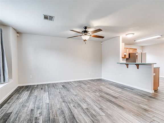 3rd image of 905 Boot Hill Ln