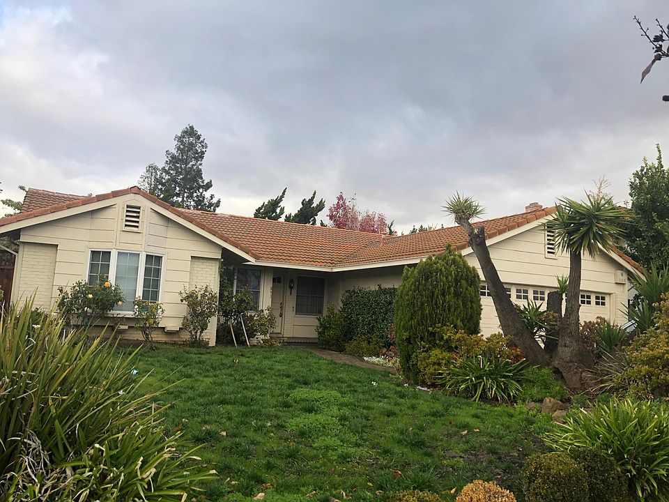 1st image of 893 Kozera Dr