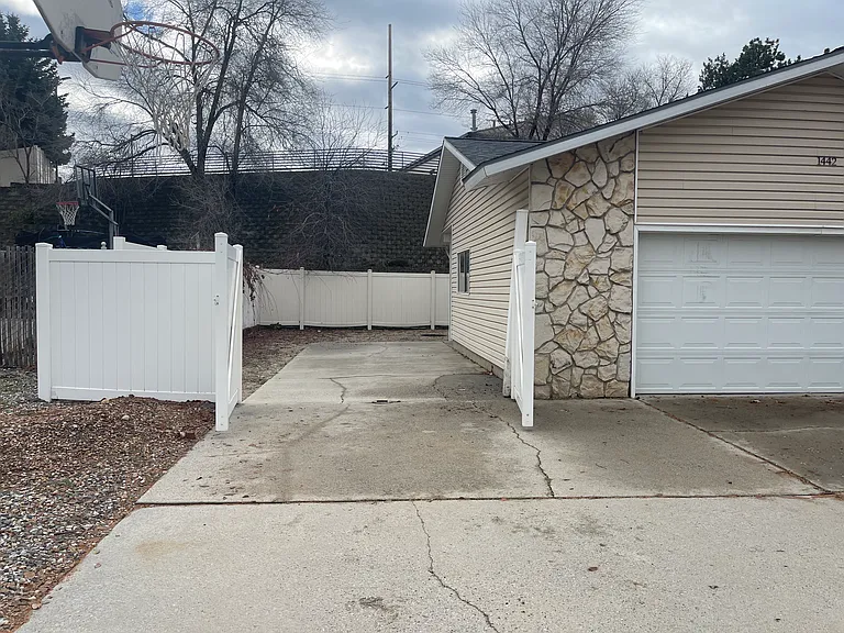1442 E Sandy Hills Dr — Photo 14