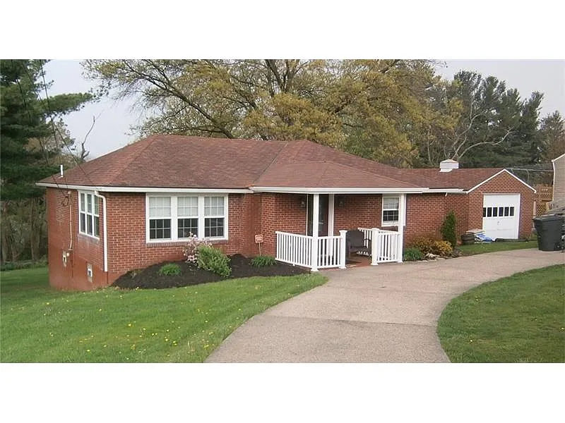 475 Franklin Ter photo 1