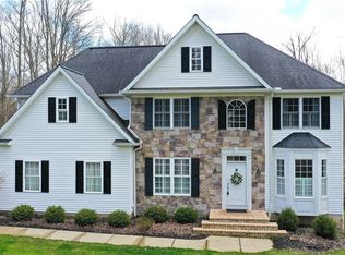 8653 Taylor May Rd, Chagrin Falls, OH 44023