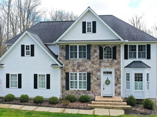 8653 Taylor May Rd, Chagrin Falls, OH 44023