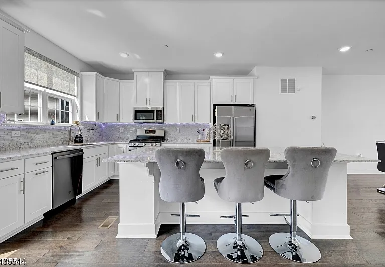 6 Martin Pl — Photo 20