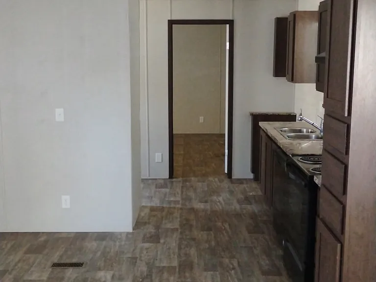 49 Plaza Dr — Photo 2