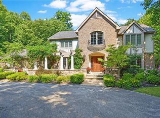 1740 Carriage Pl, Gates Mills, OH 44040