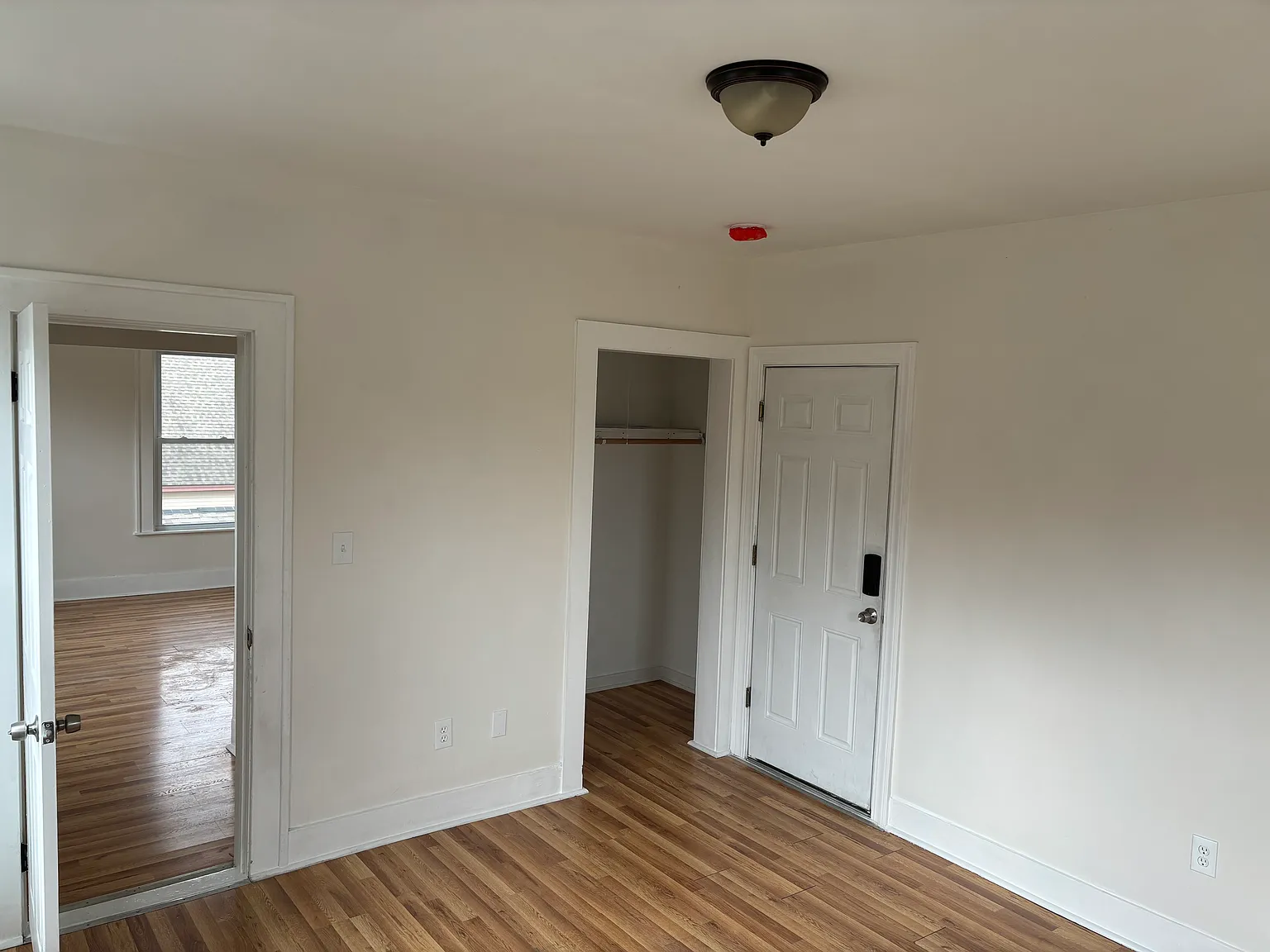 2 bed, 900 sqft, $1,650 — Photo 4