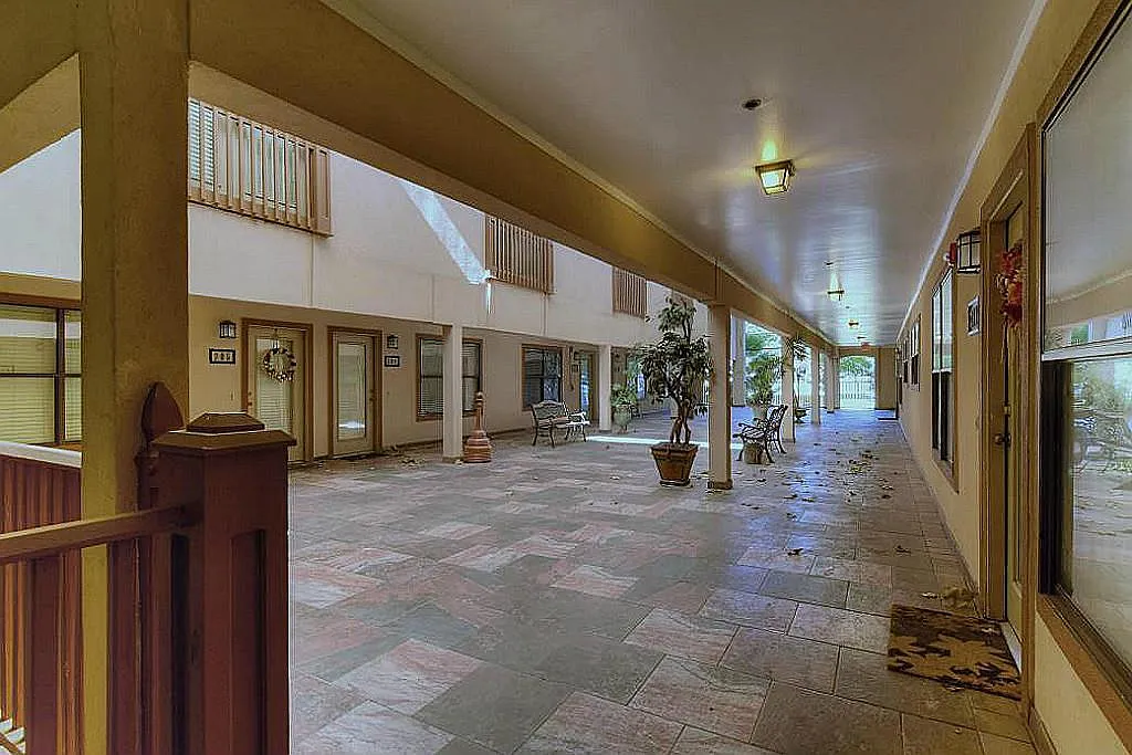 Building Photo - 1342 Rutland St #204