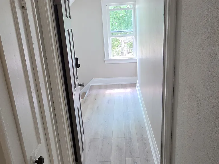 2111 W Burnham St #A — Photo 8