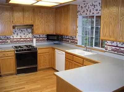 2nd image of 855 Oakhurst Ln