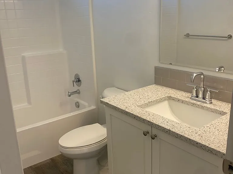 1062 N Rockdale Way — Photo 4