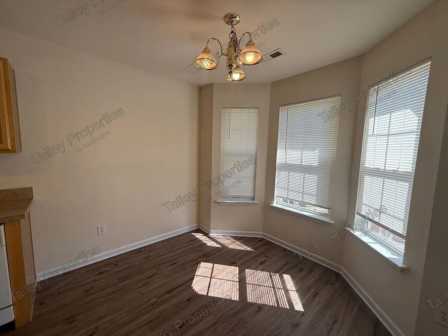 3 bed, 2.5 bath, 1126 sqft, $1,849 — Photo 3