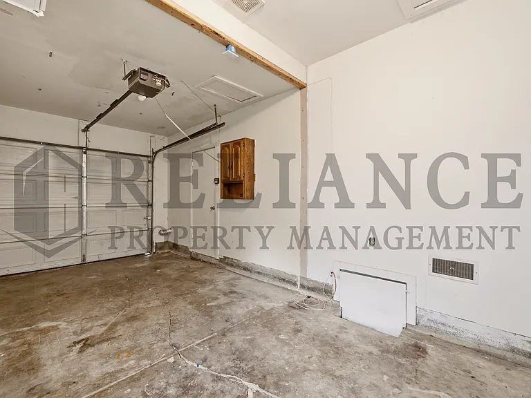 1401 W Calvert St — Photo 36