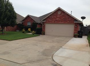 908 SW 38th St, Moore, OK 73160