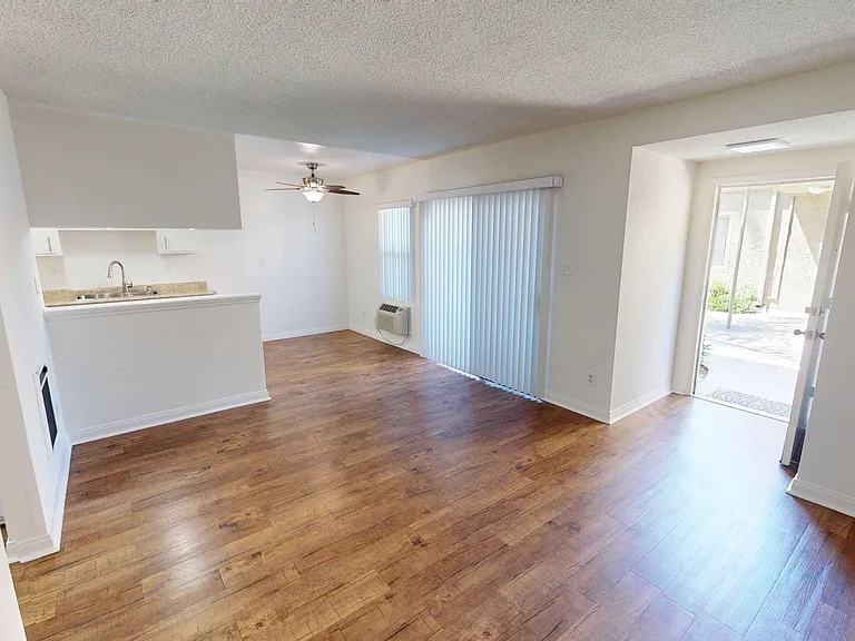 15130 Woodruff — Photo 8