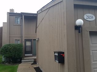 25039 Woodvale Dr N, Southfield, MI 48034