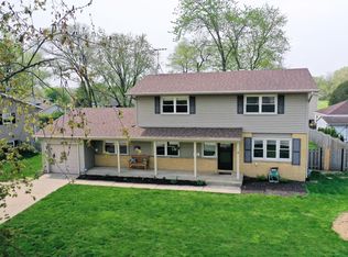 1103 E Paddock Dr, Palatine, IL 60074