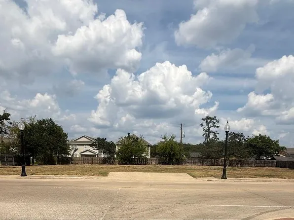 3907 College Main St, Bryan, TX 77801