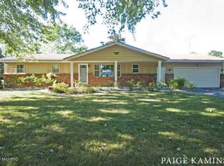 2041 Caroline St, Jenison, MI 49428